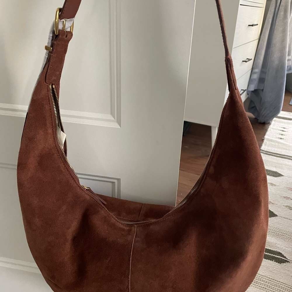 Madewell essential curve shoulder bag in soft mahogany. Brand new